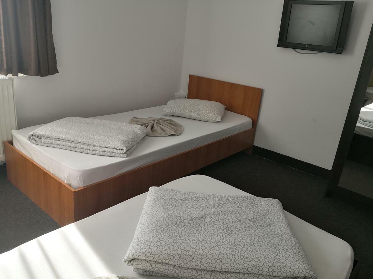 Pensiunea Platinum Târgu Jiu Eksteriør billede